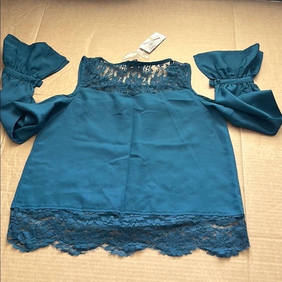 Jessica Simpson Blue Bell Sleeve Embellished Blouse - Picture 5 of 10